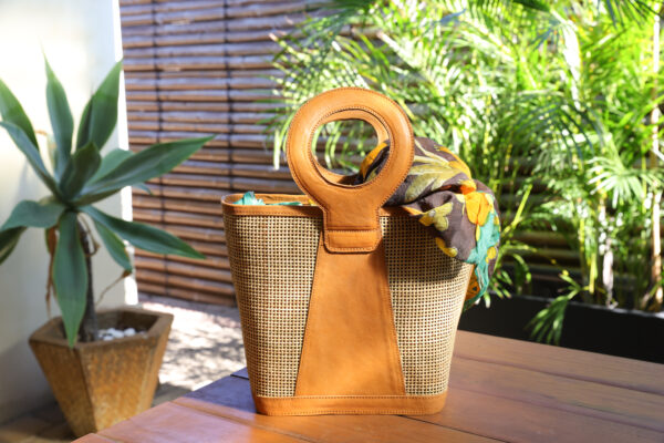 Leather trim O Bag - Image 4