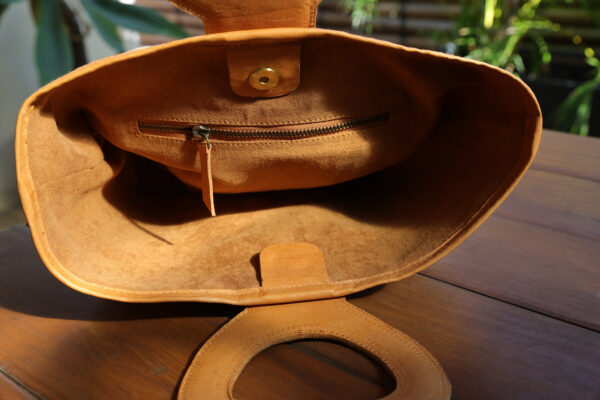 Leather trim O Bag - Image 5