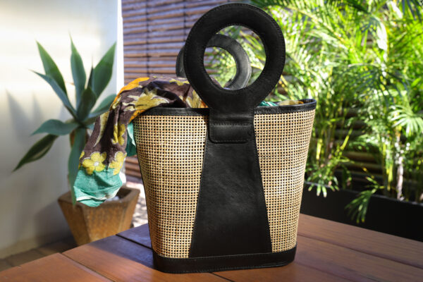 Leather trim O Bag - Image 3