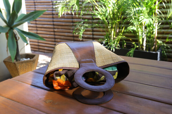 Leather trim O Bag - Image 6