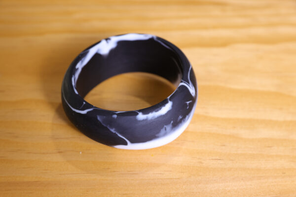 Thick resin bangle - Image 5