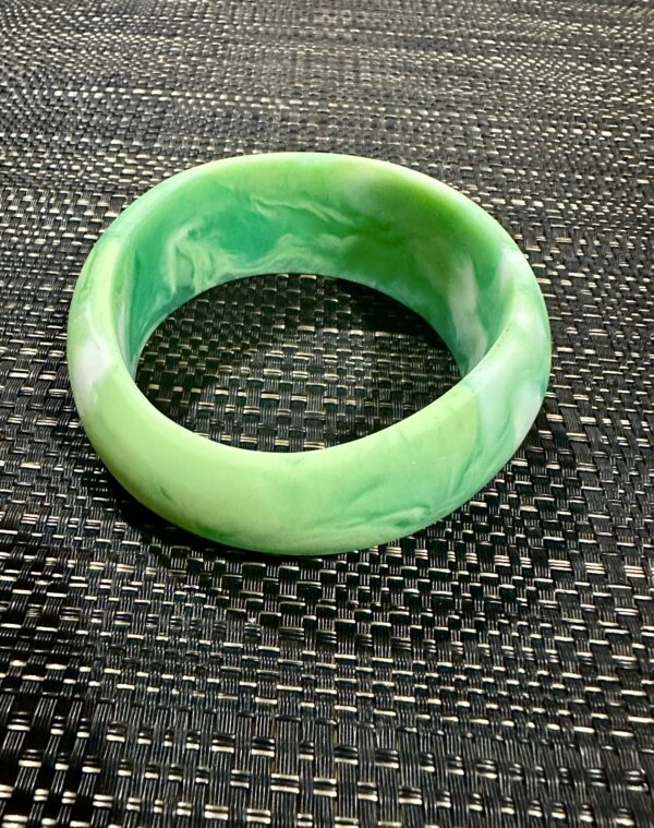 Thick resin bangle - Image 4